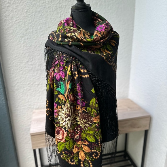 Vintage Pavlovo Posad Wool Shawl with Silk Fringe - Bright Floral Design - Picture 10 of 16